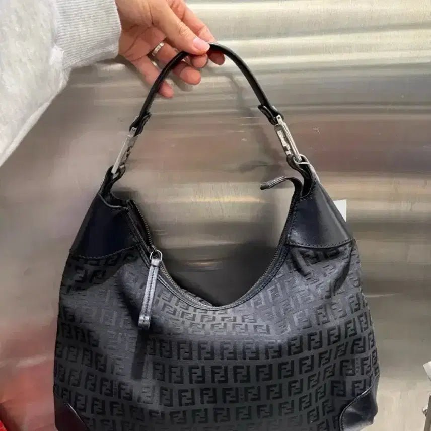 [BUNJANG] Fendi Vintage Black Shoulder Bag / 펜디 가방 빈티지 가방 정품 감정서 있음 홍대 리엔빈티지