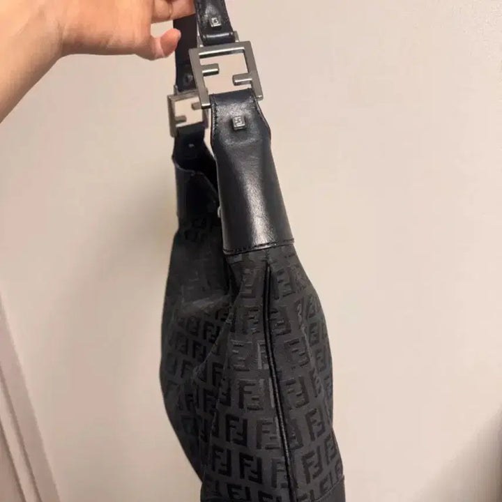 [BUNJANG] Fendi Vintage Black Shoulder Bag / 펜디 가방 빈티지 가방 정품 감정서 있음 홍대 리엔빈티지