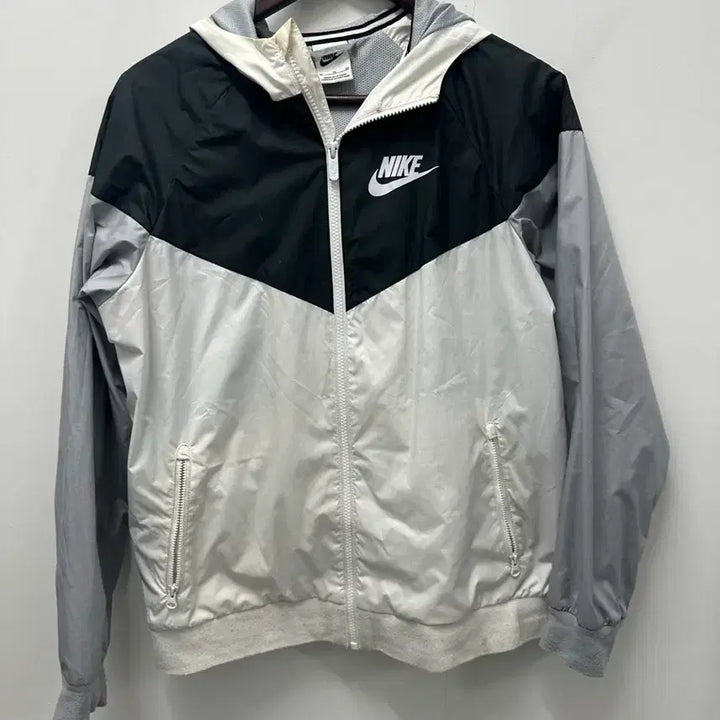 [BUNJANG] Nike Windrunner Jacket (Size 105) / [만원 아라비아빈티지]나이키 윈드러너 바람막이 105 (오염)