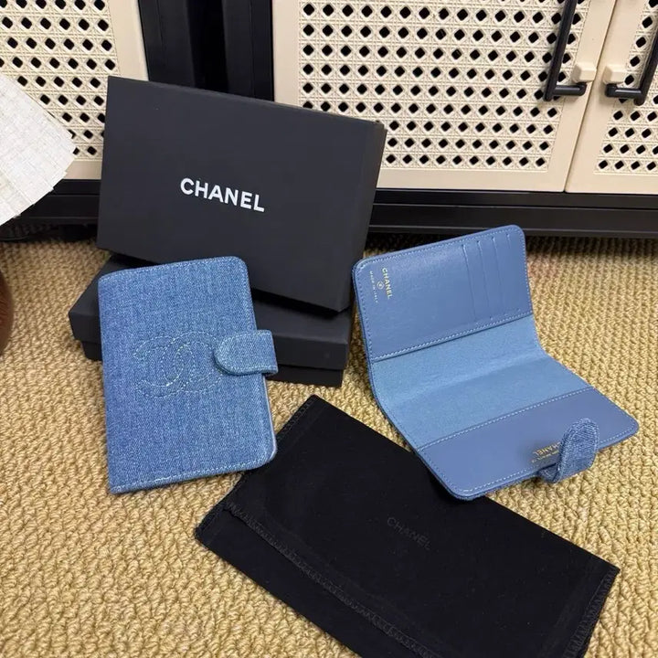 [SOLD OUT] 샤넬뷰티 데님 여권지갑 CC로고 카드지갑 기프트