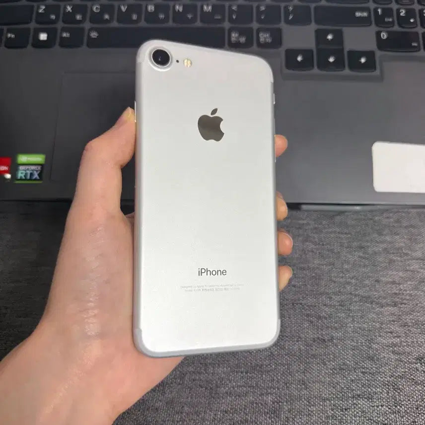 [BUNJANG] iPhone 7 32GB Unlocked (E44 Grade A) / E44 s급 아이폰7 32기가 유음