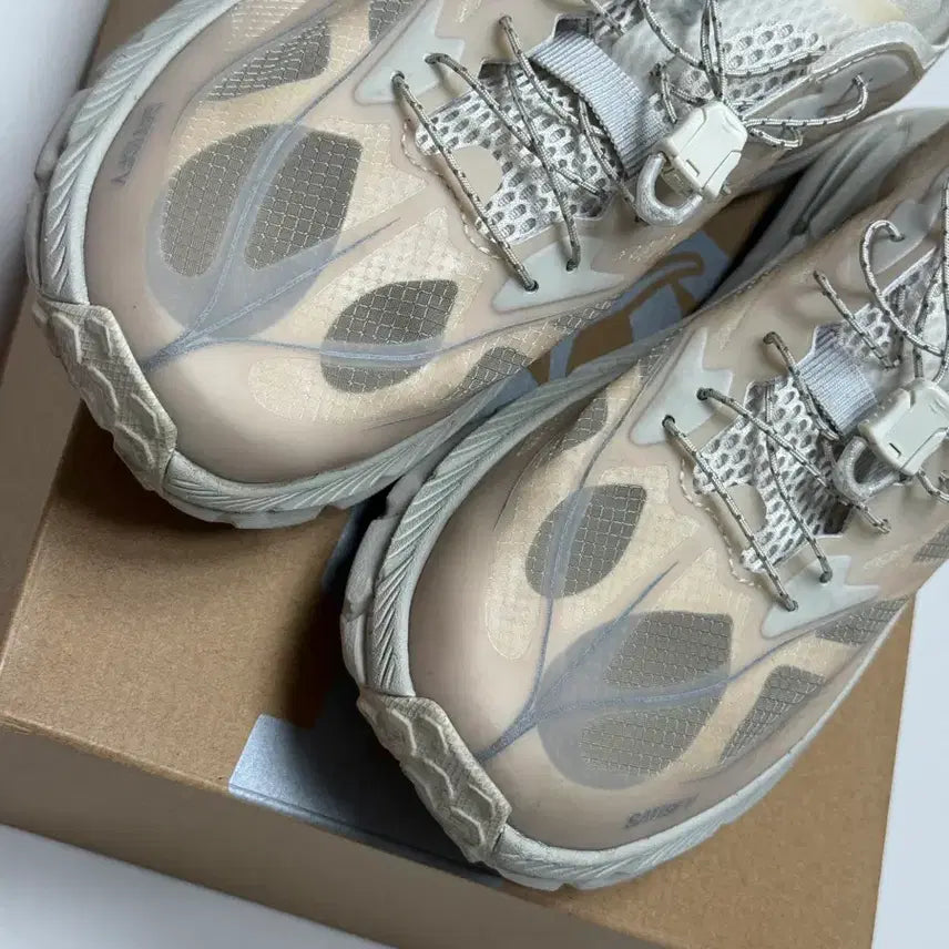 [BUNJANG] Hoka Speedgoat 5 Trail Running Shoes White / 호카 새티스파이 마파테 스피드4 260사이즈 팝니다