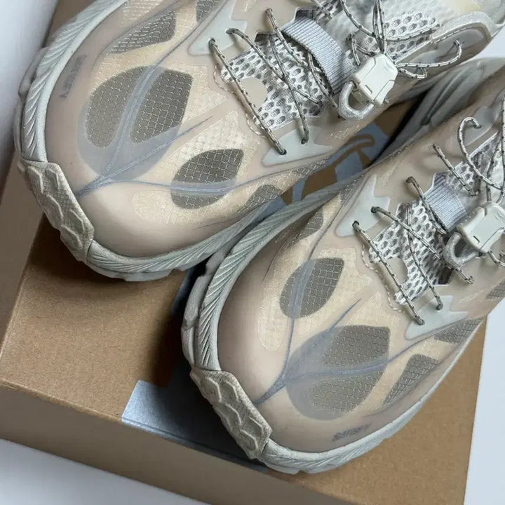 [BUNJANG] Hoka Speedgoat 5 Trail Running Shoes White / 호카 새티스파이 마파테 스피드4 260사이즈 팝니다