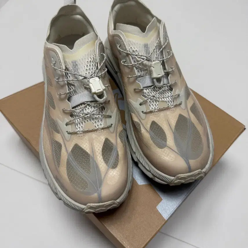 [BUNJANG] Hoka Speedgoat 5 Trail Running Shoes White / 호카 새티스파이 마파테 스피드4 260사이즈 팝니다