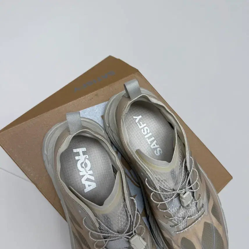 [BUNJANG] Hoka Speedgoat 5 Trail Running Shoes White / 호카 새티스파이 마파테 스피드4 260사이즈 팝니다
