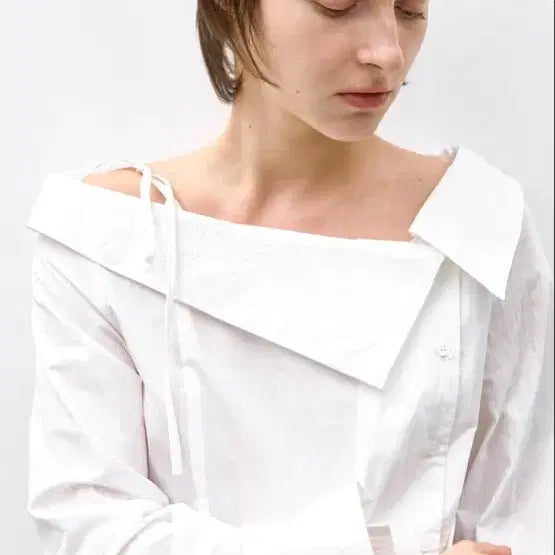 [BUNJANG] Atelier Nine Unbalanced Off-Shoulder Blouse White / [아뜰리에 나인][새제품] 언밸런스 오프숄더 블라우스 화이트