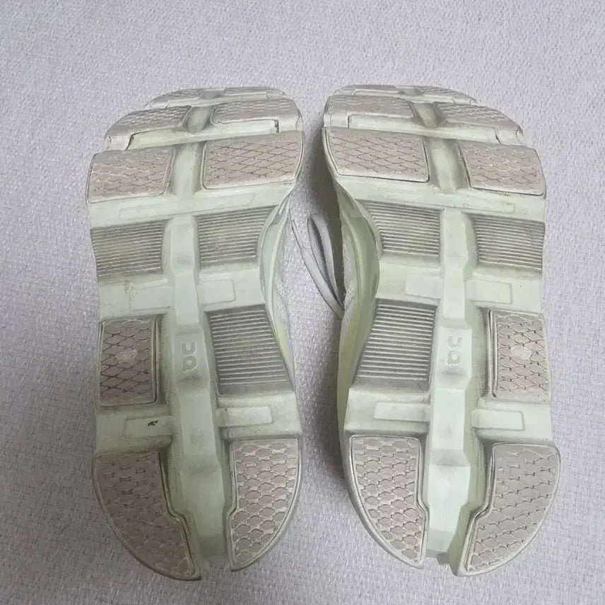 [BUNJANG] Onrunning PaF2 Seedling White 265mm Shoes / 온러닝 파프2 시들링 화이트 265 팝니다