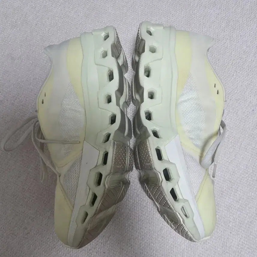 [BUNJANG] Onrunning PaF2 Seedling White 265mm Shoes / 온러닝 파프2 시들링 화이트 265 팝니다
