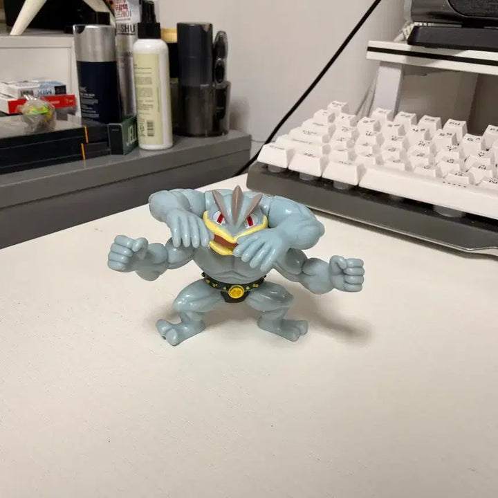 [BUNJANG] Vintage Machoke Pokemon Figure / 포켓몬 고전 근육몬 피규어