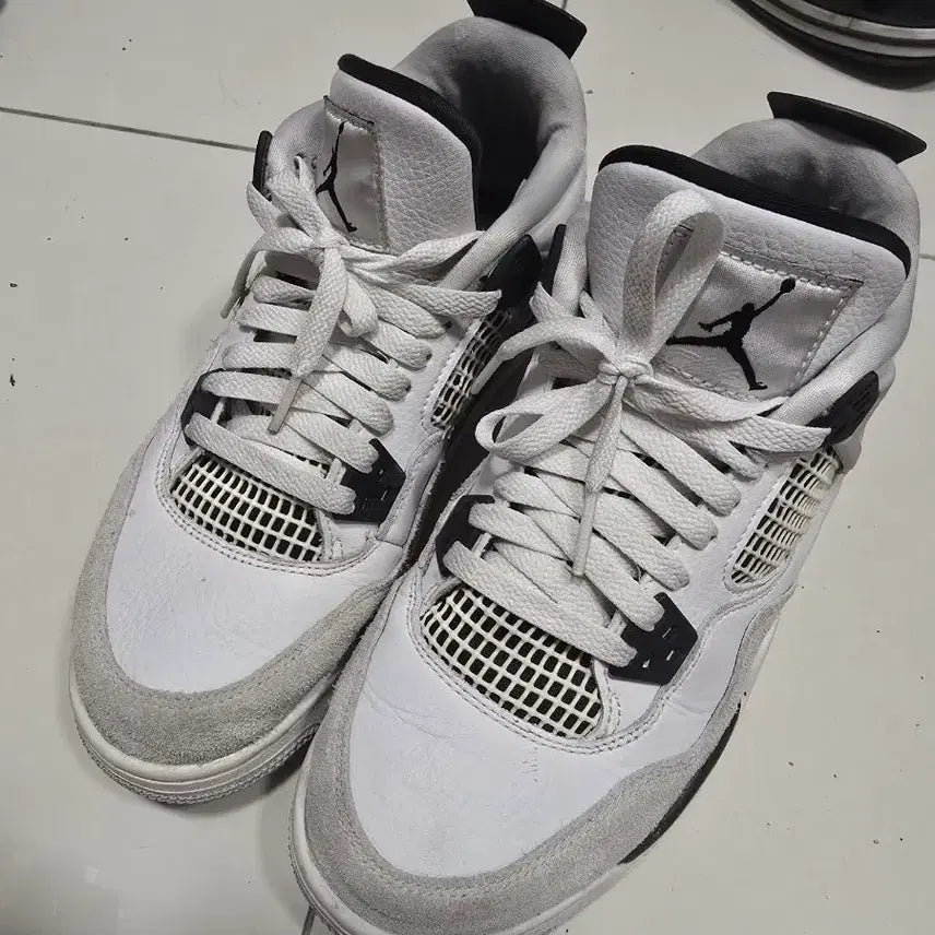 [BUNJANG] Nike Air Jordan 4 Retro White &amp; Black / 나이키 에어 조던 4 레트로 화이트 앤 블랙 245