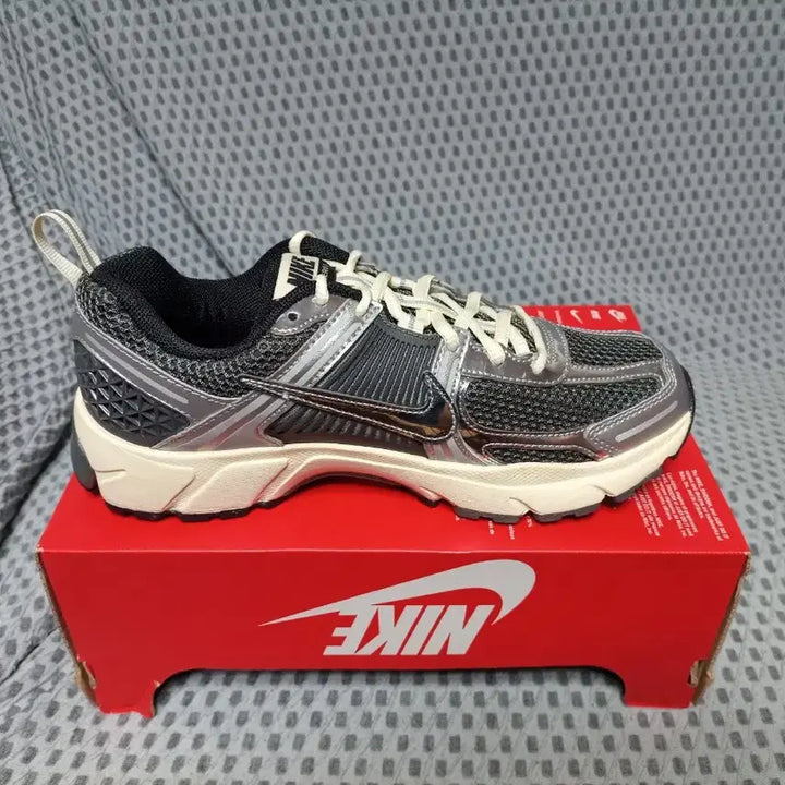 [BUNJANG] Nike Vomero 5 / (새제품)나이키 보메로5 250