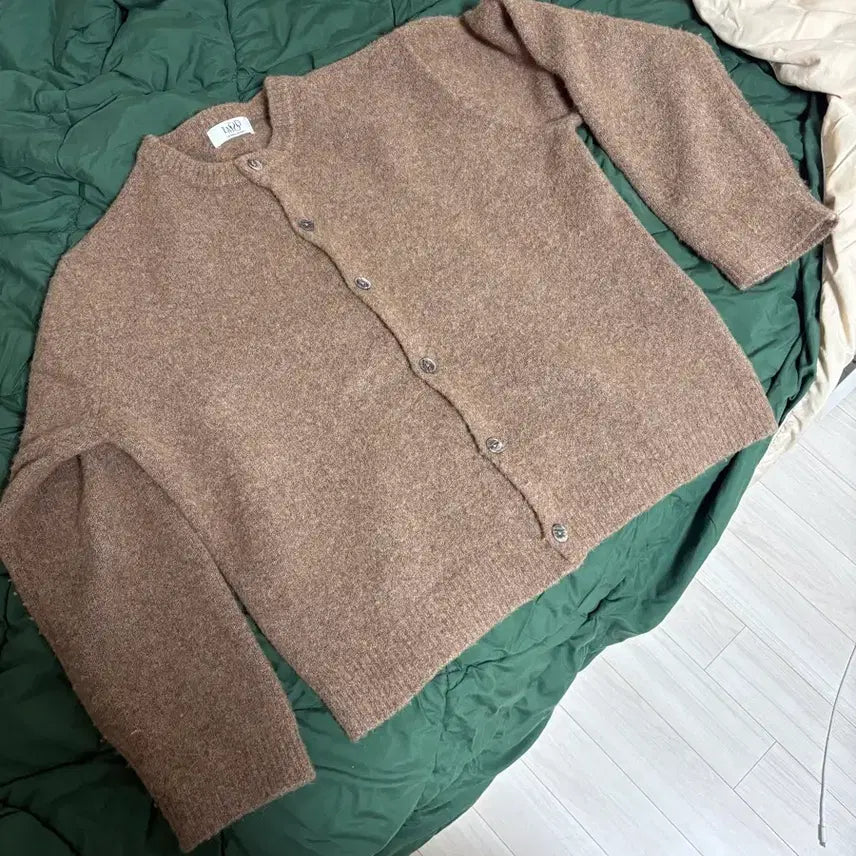 [BUNJANG] Elwood Bishop Wool Alpaca Crewneck Cardigan Ginger Brown Size 46 / 엘무드 비숍 울 알파카 크루넥 가디건 진저 브라운 46사잊