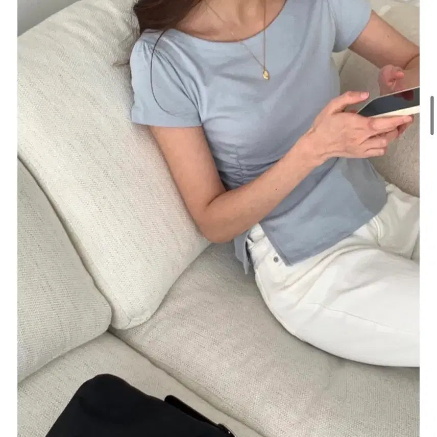 [BUNJANG] LRTIE Shirring Slit Short Sleeve T-Shirt (Free Size) / [보관만한새제품] 판매1위 단종 르티에 셔링 트임 반팔티 프리사이즈