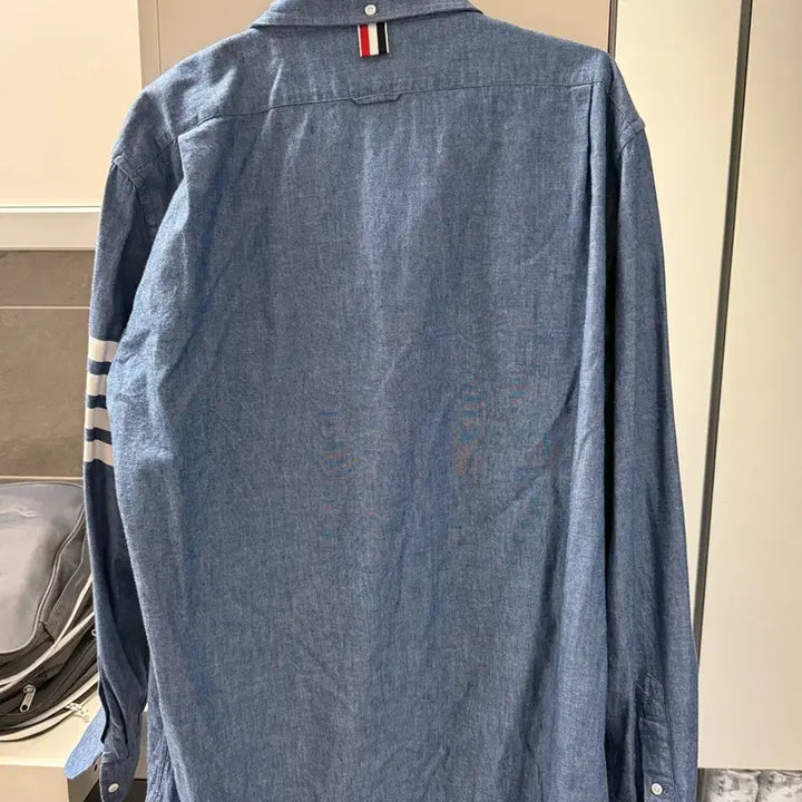 [BUNJANG] Thom Browne Chambray Printed Signature Stripe Straight Fit Shirt Blue / [5] 톰브라운 샴브레이 프린티드 사선 네임택 스트레이트 핏 셔츠 블루
