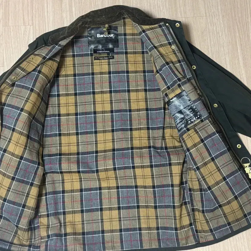 [BUNJANG] Barbour International Wax Jacket Sage / Barbour 바버 인터네셔널 왁스 자켓 세이지 sage 38