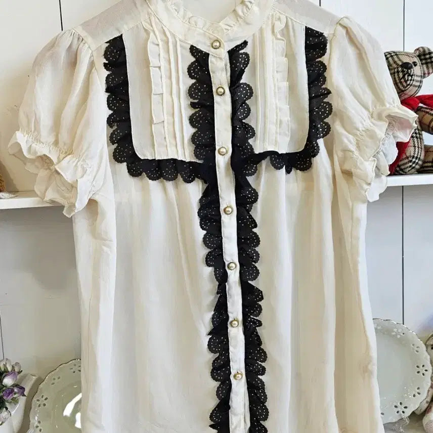 [BUNJANG] Axes Femme Classic Lace Frill Blouse / (axes femme) 클래식 레이스 프릴 블라우스