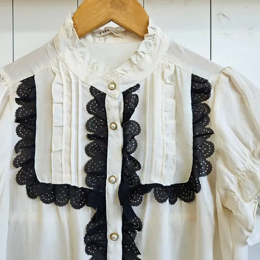 [BUNJANG] Axes Femme Classic Lace Frill Blouse / (axes femme) 클래식 레이스 프릴 블라우스