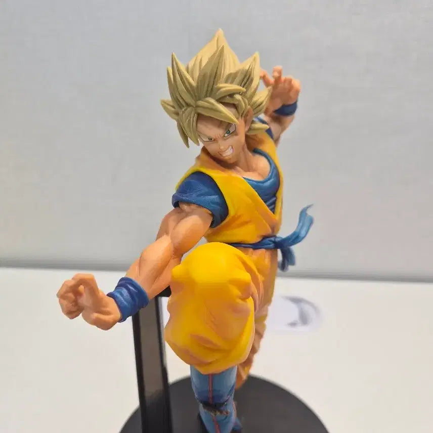 [BUNJANG] Dragon Ball Z Super Saiyan Goku Figure / 드래곤볼Z 손오공 초사이어인