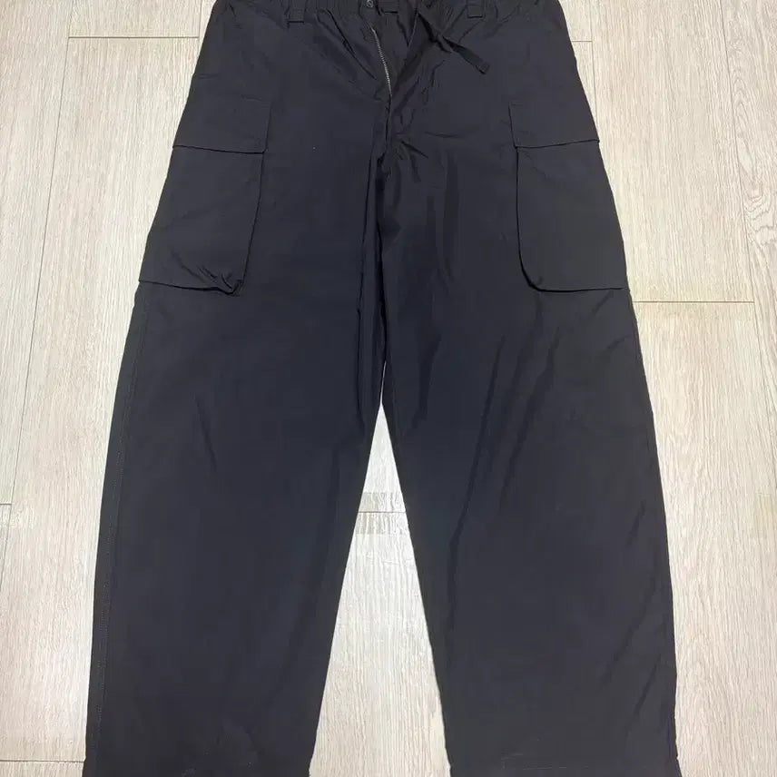 [BUNJANG] Uniqlo U Wide Fit Cargo Pants Black L / 유니클로U 와이드핏 카고팬츠 블랙 L사이즈