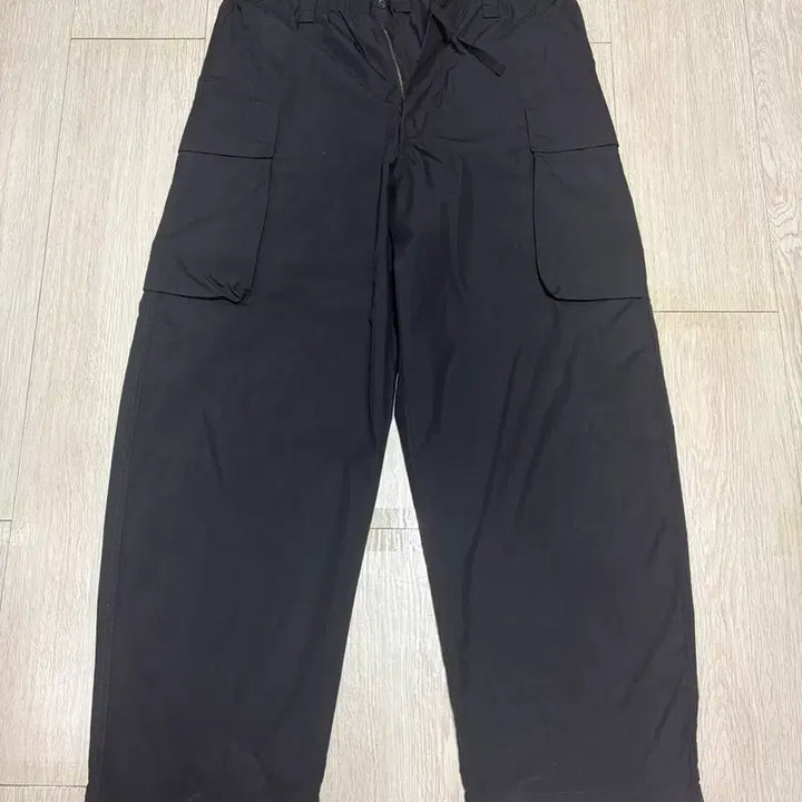 [BUNJANG] Uniqlo U Wide Fit Cargo Pants Black L / 유니클로U 와이드핏 카고팬츠 블랙 L사이즈