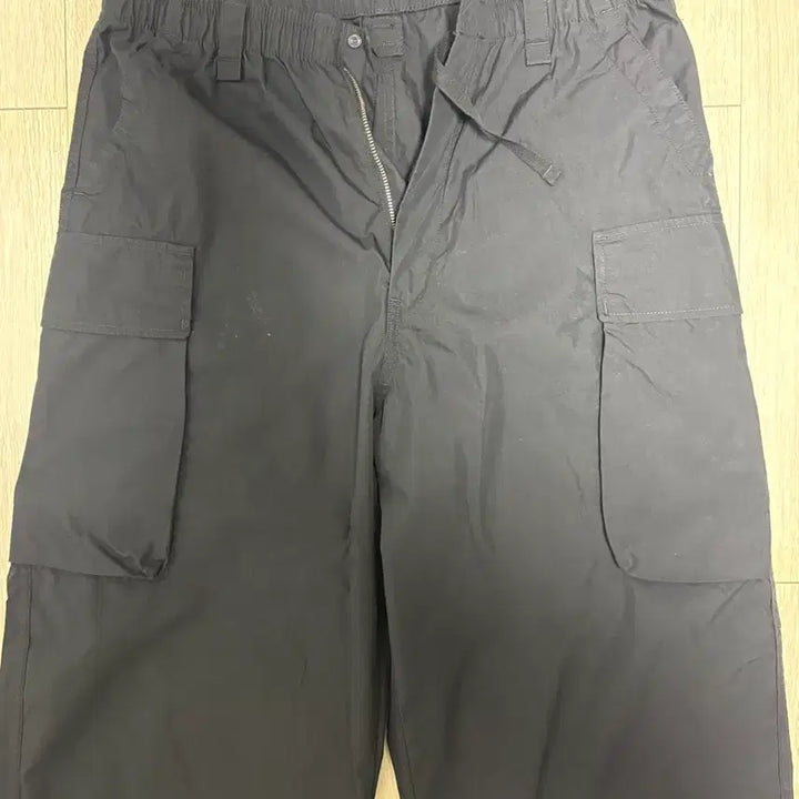 [BUNJANG] Uniqlo U Wide Fit Cargo Pants Black L / 유니클로U 와이드핏 카고팬츠 블랙 L사이즈