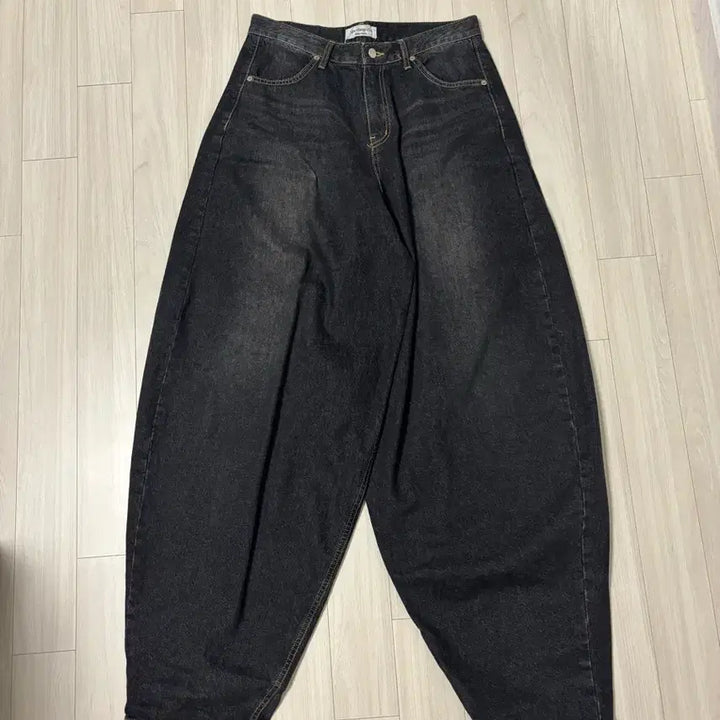 [BUNJANG] New Chief Chic DP Cat Washing Baggy Jeans Black / 뉴치프시크DP 캣워싱 배기진 블랙