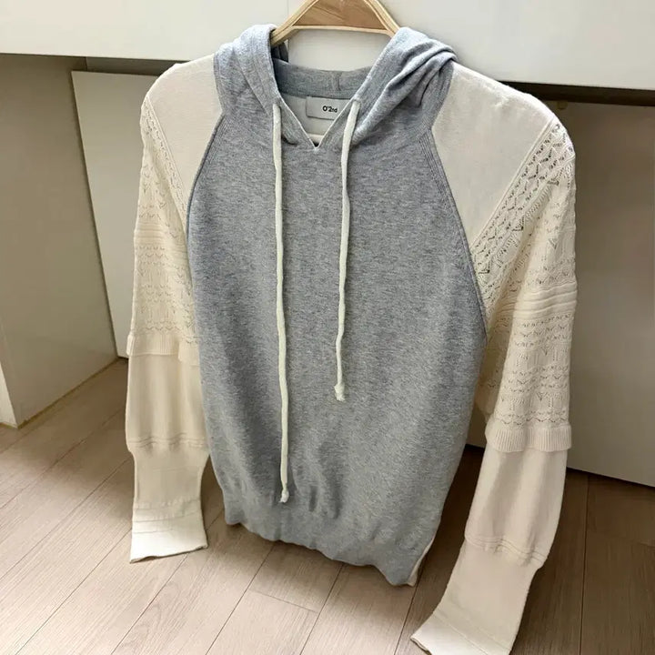 [BUNJANG] Ozccence Lace Sleeve Contrast Knit Hoodie (Ivory/Gray) / 한섬 오즈세컨 레이스 소매 배색 니트 후드 아이보리 그레이 프릴 나그랑