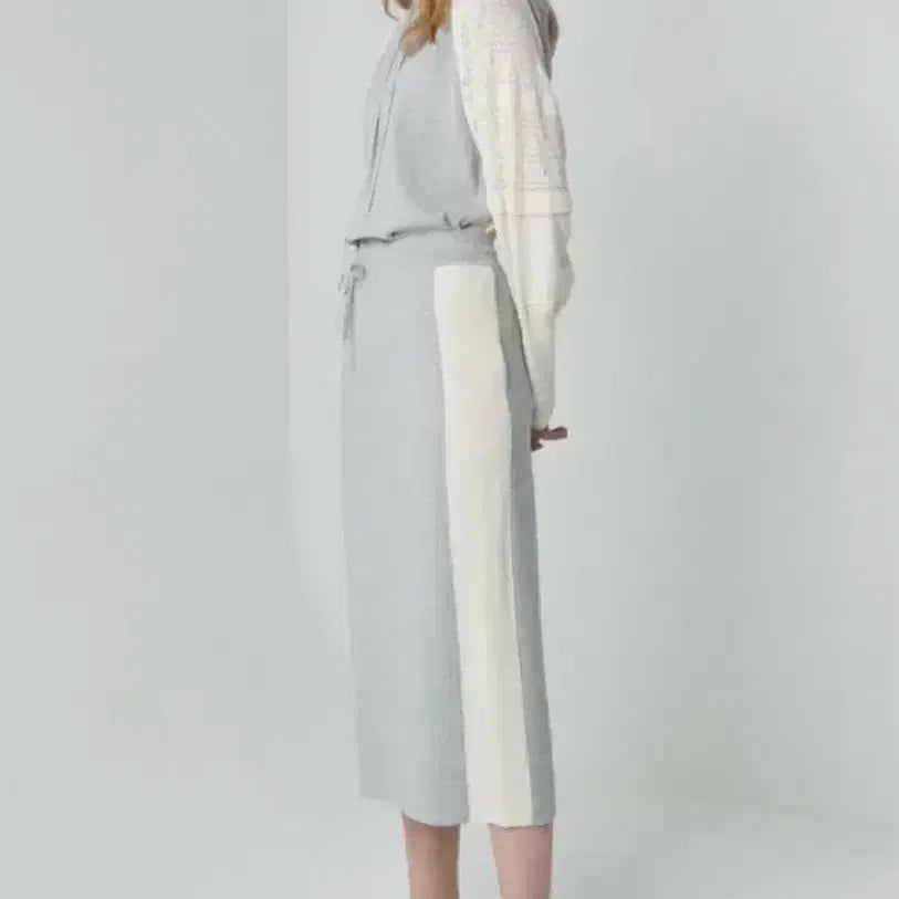 [BUNJANG] Ozccence Lace Sleeve Contrast Knit Hoodie (Ivory/Gray) / 한섬 오즈세컨 레이스 소매 배색 니트 후드 아이보리 그레이 프릴 나그랑