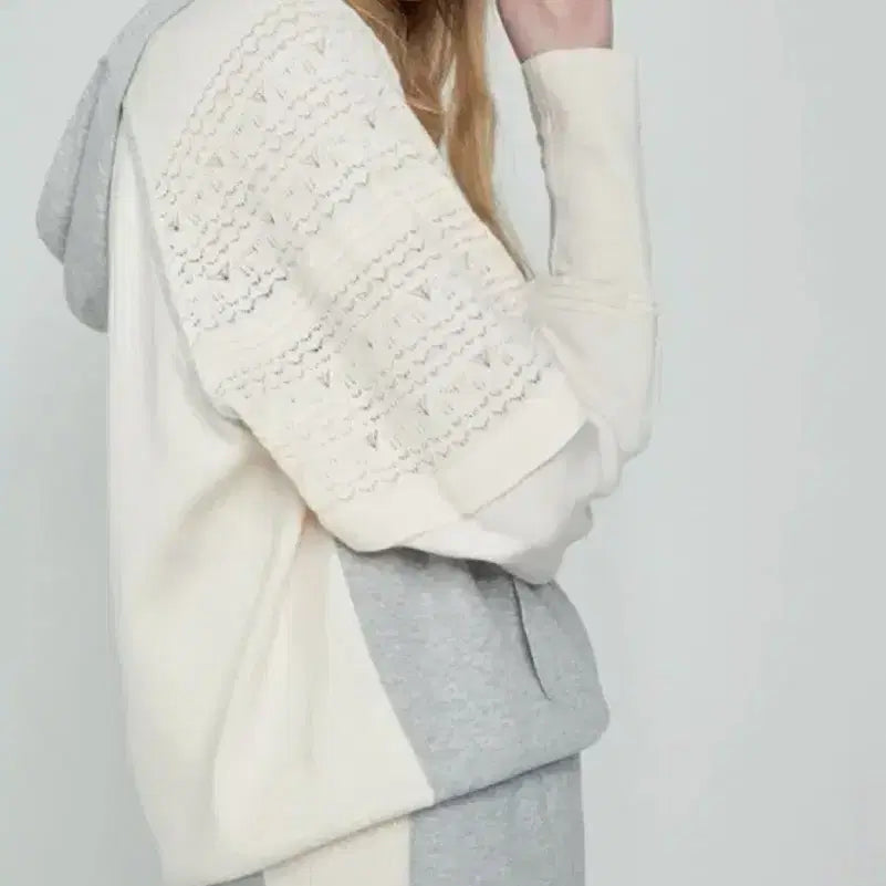 [BUNJANG] Ozccence Lace Sleeve Contrast Knit Hoodie (Ivory/Gray) / 한섬 오즈세컨 레이스 소매 배색 니트 후드 아이보리 그레이 프릴 나그랑