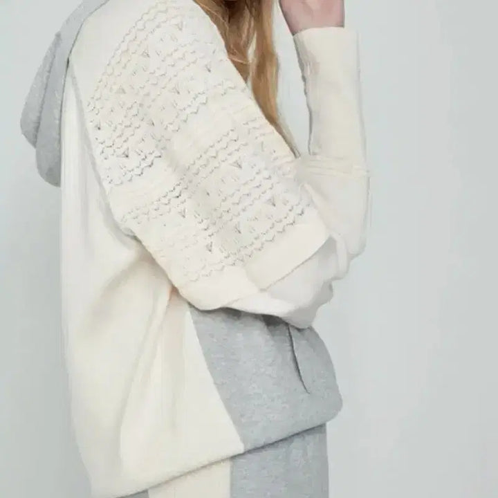 [BUNJANG] Ozccence Lace Sleeve Contrast Knit Hoodie (Ivory/Gray) / 한섬 오즈세컨 레이스 소매 배색 니트 후드 아이보리 그레이 프릴 나그랑