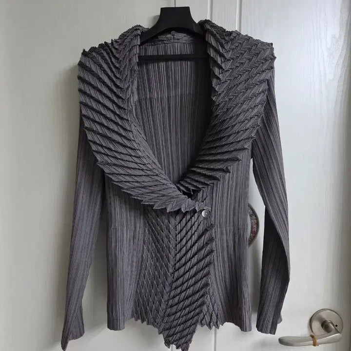 [BUNJANG] Elegant Pleated Cardigan Jacket - Grey / 멋스런 고급 플리츠 카디건 자켓 그레이