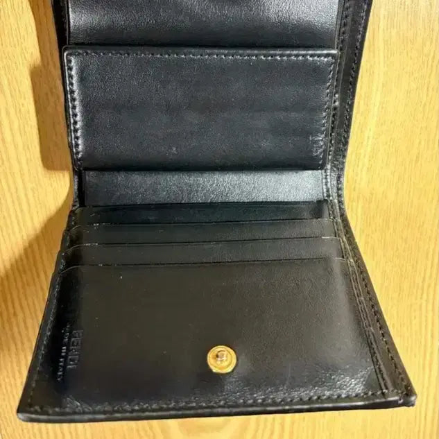 [BUNJANG] Fendi Leather Bifold Compact Wallet Black / 펜디 레더 바이폴드 컴팩트 지갑 블랙 새상품급