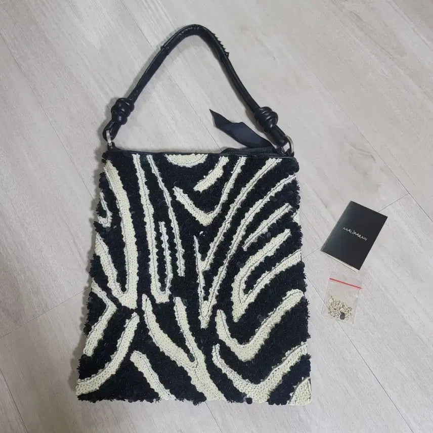 [BUNJANG] Maliparmie Zebra Sequin Shoulder Bag / 말리팔미 지브라 스팽글 숄더백
