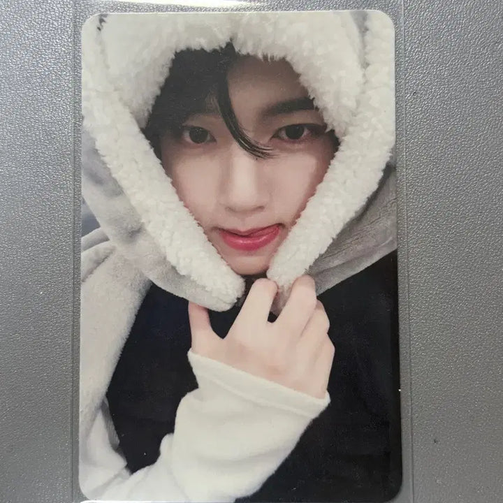 [BUNJANG] Han Yu Jin Make Star Rabbit Blanket Photocard / 한유진 메이크스타 토끼담요