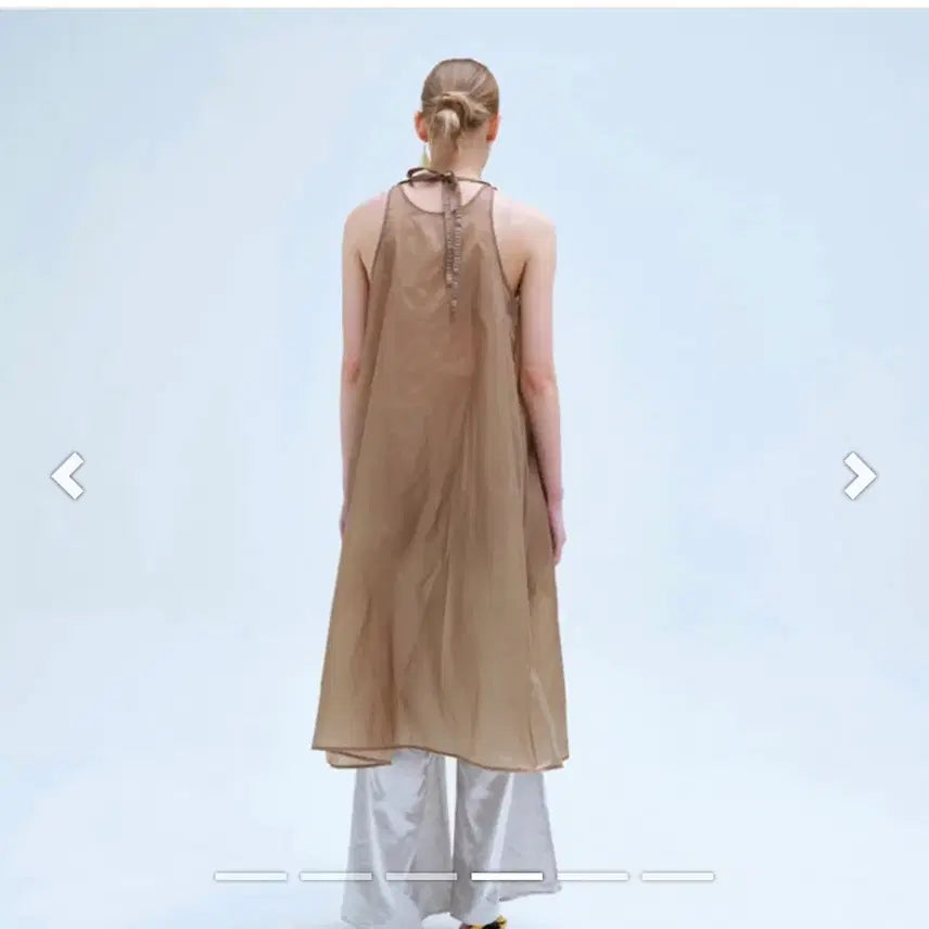 [BUNJANG] COSMOSS Nylon Sleeveless Dress (Beige) / COSMOSS NYLON SLEEVELESS DRESS (BEIGE)