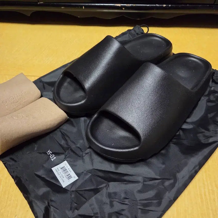[BUNJANG] Adidas Yeezy Slide YS-01 Black / [305] 이지 슬라이드 YS-01 블랙