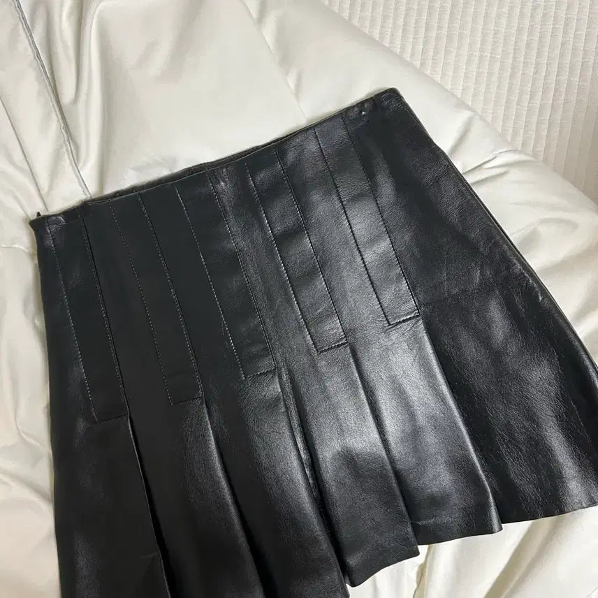 [BUNJANG] Low Classic Black Leather Pleated Mini Skirt / Low Classic 로우클래식 블랙 레더 플리츠 스커트