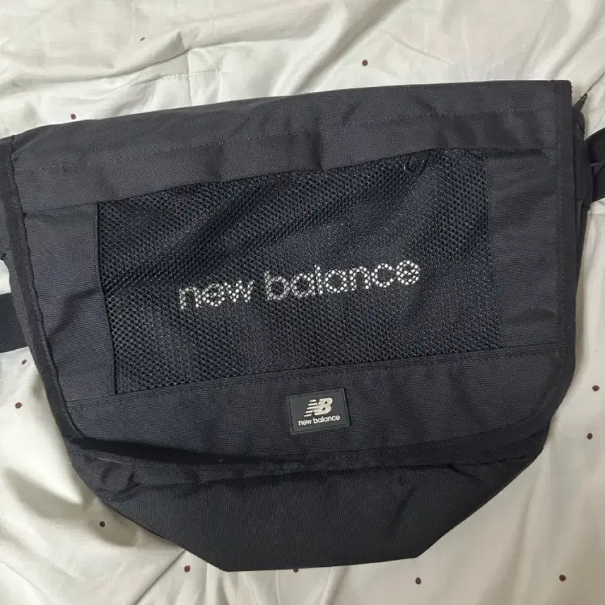 [BUNJANG] New Balance Messenger Bag / 뉴발란스 메신저백
