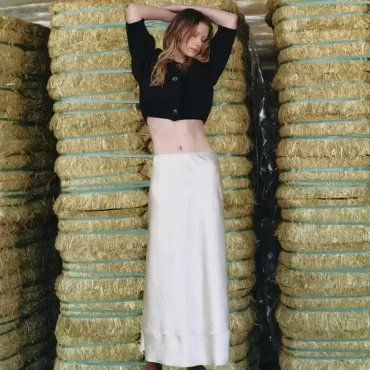 [BUNJANG] Parabeng Leaf Satin Skirt Ivory / 파르벵 리프 새틴 스커트 아이보리