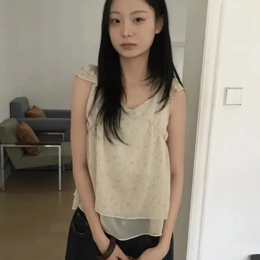 [BUNJANG] How You Elana Chiffon Ruffle Sleeveless Blouse Yellow / 하우유 엘라나 쉬폰 러플 나시 블라우스 옐로우
