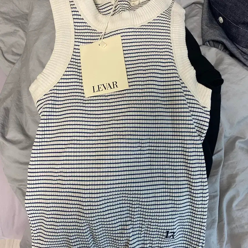 [BUNJANG] Rebar Stripe Ribbed Sleeveless T-shirt / 르바 스트라이프 립 민소매 티셔츠