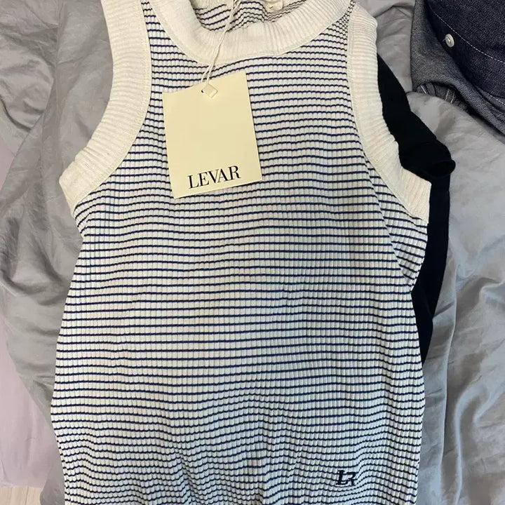 [BUNJANG] Rebar Stripe Ribbed Sleeveless T-shirt / 르바 스트라이프 립 민소매 티셔츠