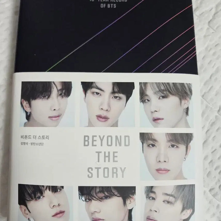 [BUNJANG] BTS Beyond The Story Book with Paperweight / 방탄소년단 비욘드 더 스토리 책 .문진.포카포함