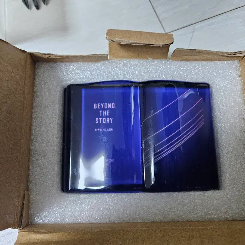 [BUNJANG] BTS Beyond The Story Book with Paperweight / 방탄소년단 비욘드 더 스토리 책 .문진.포카포함