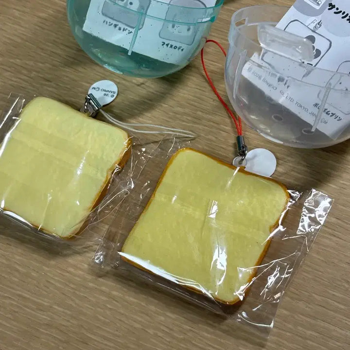 [BUNJANG] Sanrio Fuwa Fuwa Bakery Squishy Gacha - Hangyodon, Kitty (Sealed) / 산리오 후와후와 식빵 베이커리 스퀴시 가챠 미개봉 한교동, 키티