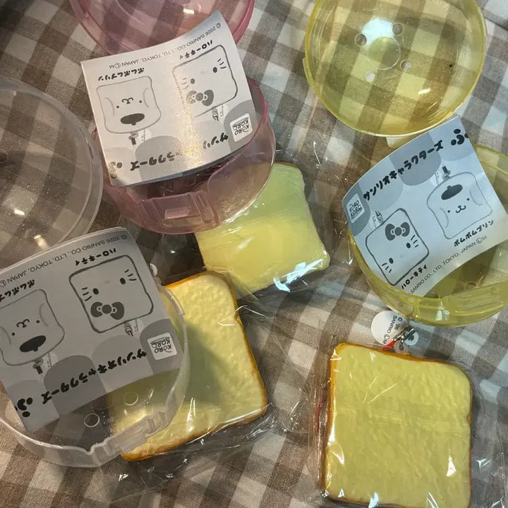 [BUNJANG] Sanrio Fuwa Fuwa Bakery Squishy Gacha - Hangyodon, Kitty (Sealed) / 산리오 후와후와 폭신 식빵 베이커리 스퀴시 가챠 키링 미개봉