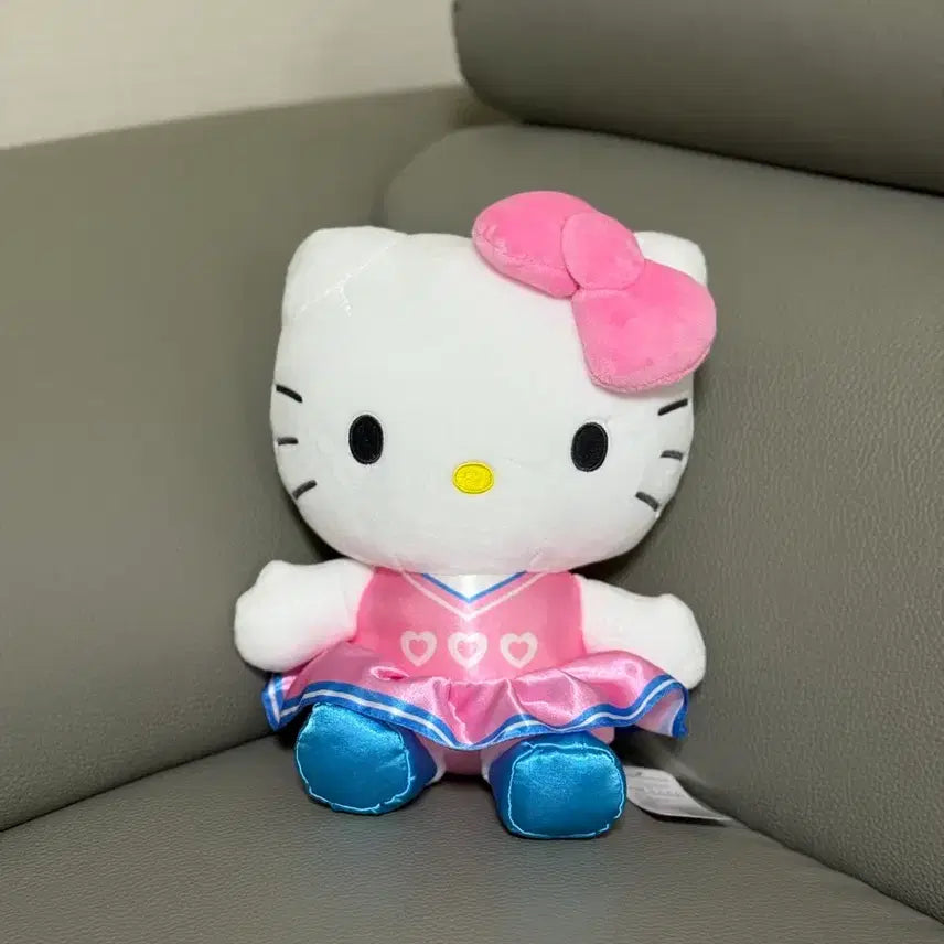 [BUNJANG] Hello Kitty Cheerleader Medium Plush Doll 25cm / 헬로우키티 치어리더 중형 인형 25cm
