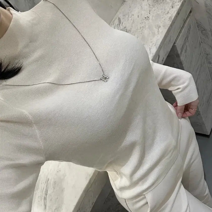 [BUNJANG] Imported Knitwear Semi-Turtleneck with Detachable Necklace / 수입의류 반목 니트 H 목걸이 탈부착