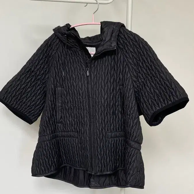 [BUNJANG] J BY Short Padded Half-Sleeve Hooded Jacket Black / J BY 숏패딩 반팔 블랙 후드 패딩