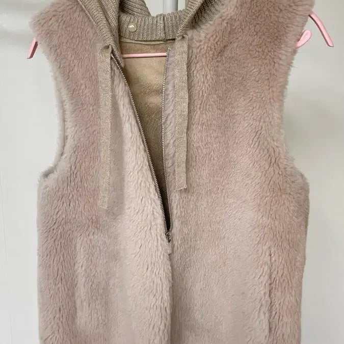 [BUNJANG] Anzak Knit Hooded Vest Beige Lambswool Vest / 안자크 니트 후드 조끼 베이지 양털 모 조끼